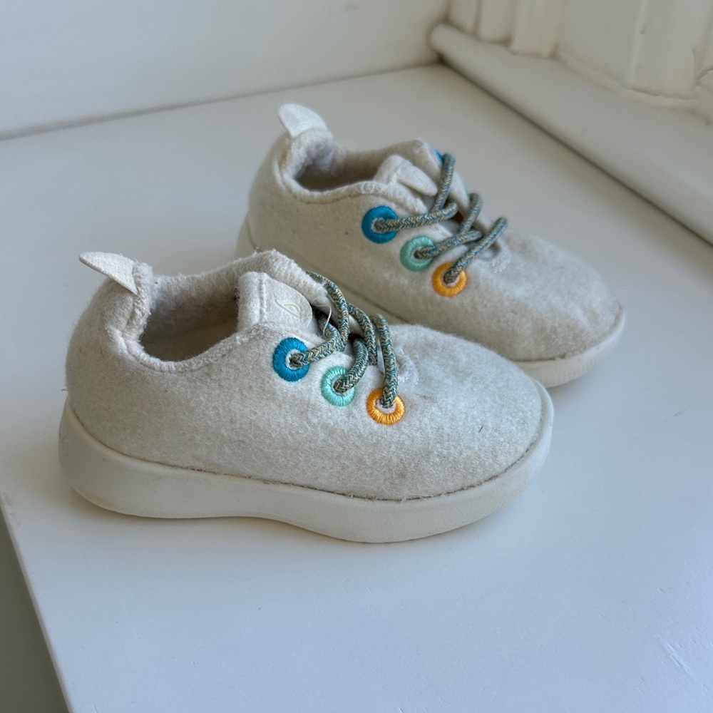 Allbirds Kids Cream Sneakers with Colorful Eyelets - size T5